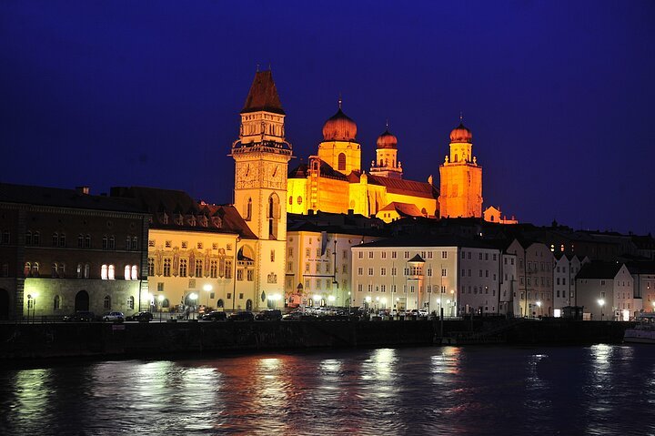 Passau-Rathausplatz-Donau-Sehenswürdigkeit-StadtPassau