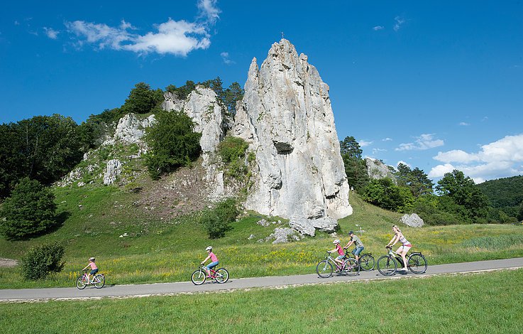 Naturpark Altmühltal - Fahrrad am Burgsteinfelsen