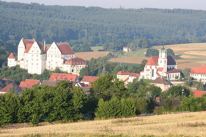 Scheer - Schloss mit Kirche