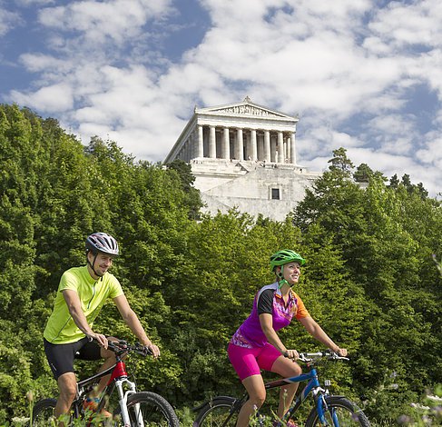 Bei der Walhalla in Donaustauf am Donauradweg