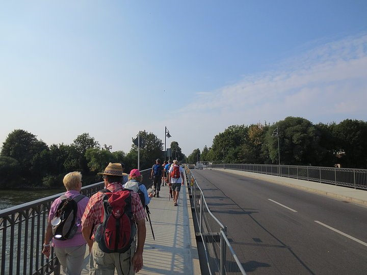 Donauwöth - Donaubrücke August 2015, Pilger überwinden Grenzen in Donauwörth